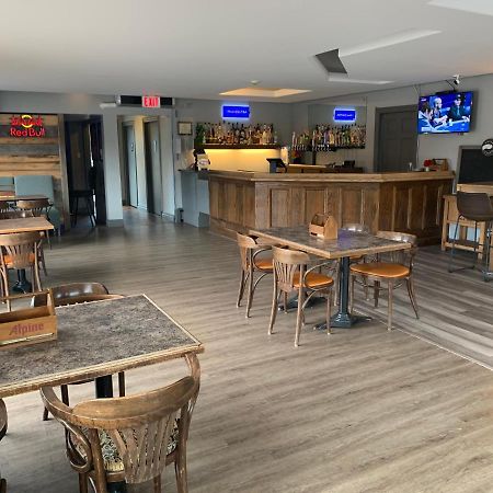Stonehouse Motel And Restaurant Труро Экстерьер фото