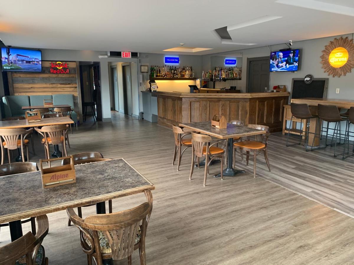 Stonehouse Motel And Restaurant Труро Экстерьер фото