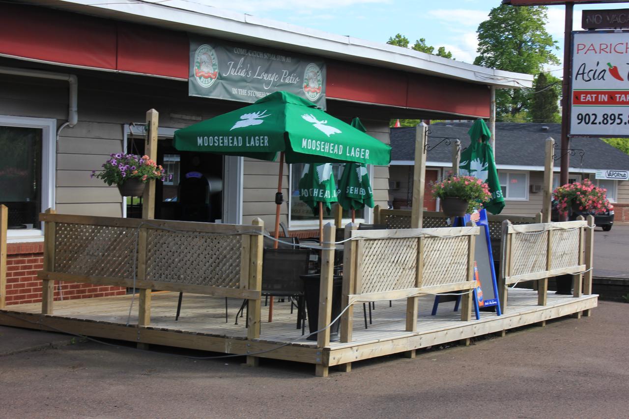 Stonehouse Motel And Restaurant Труро Экстерьер фото