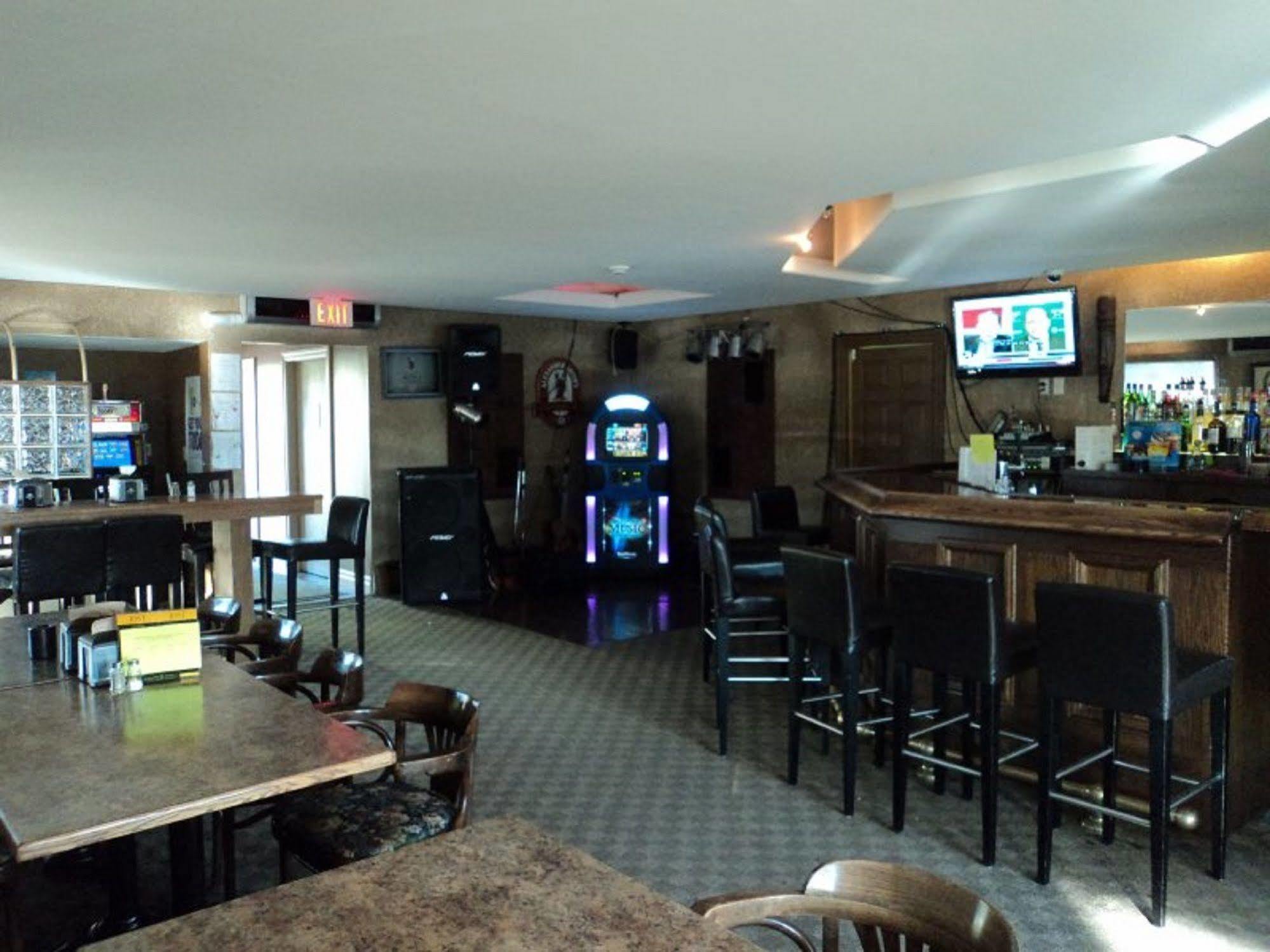 Stonehouse Motel And Restaurant Труро Экстерьер фото