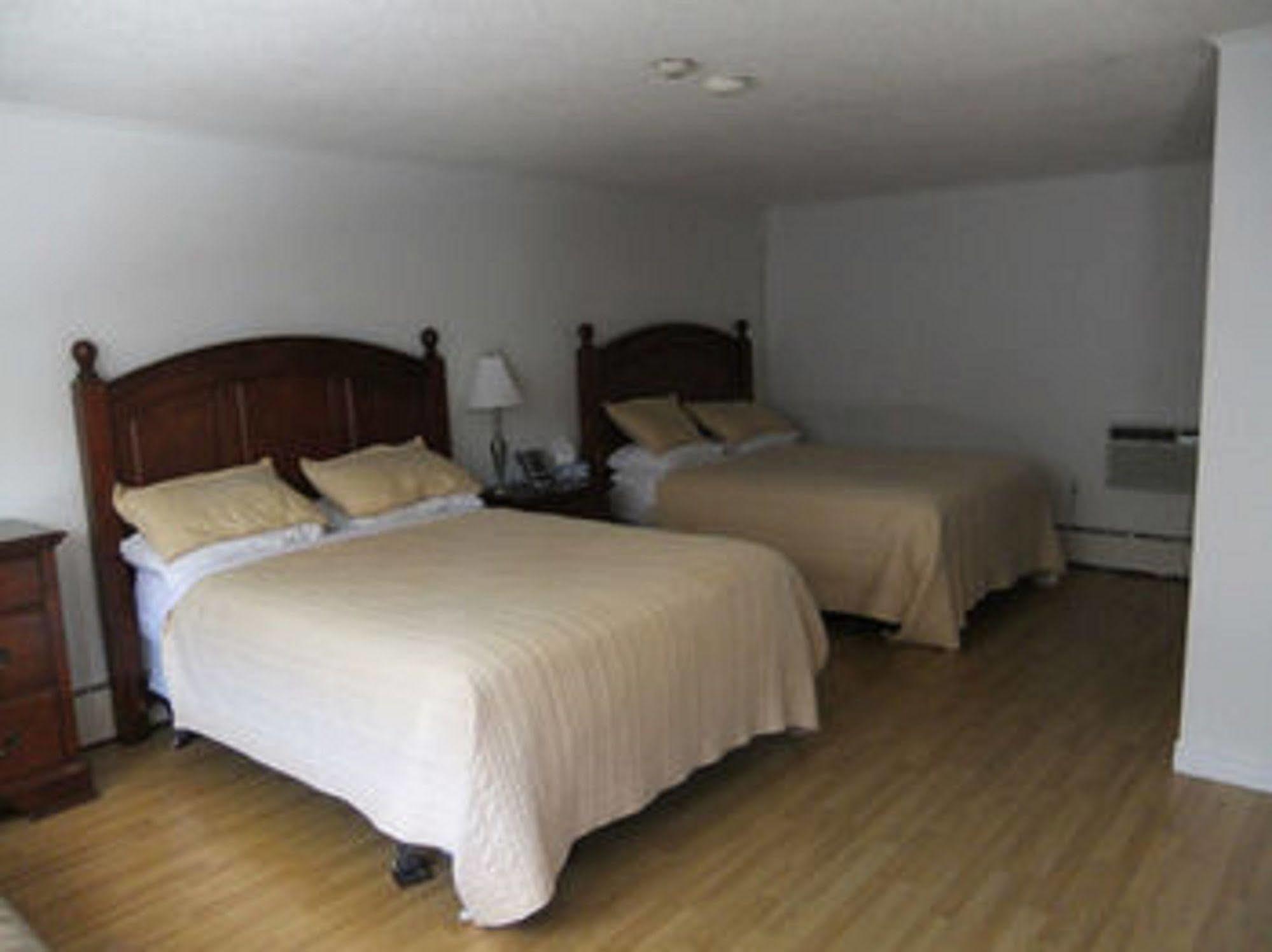 Stonehouse Motel And Restaurant Труро Экстерьер фото