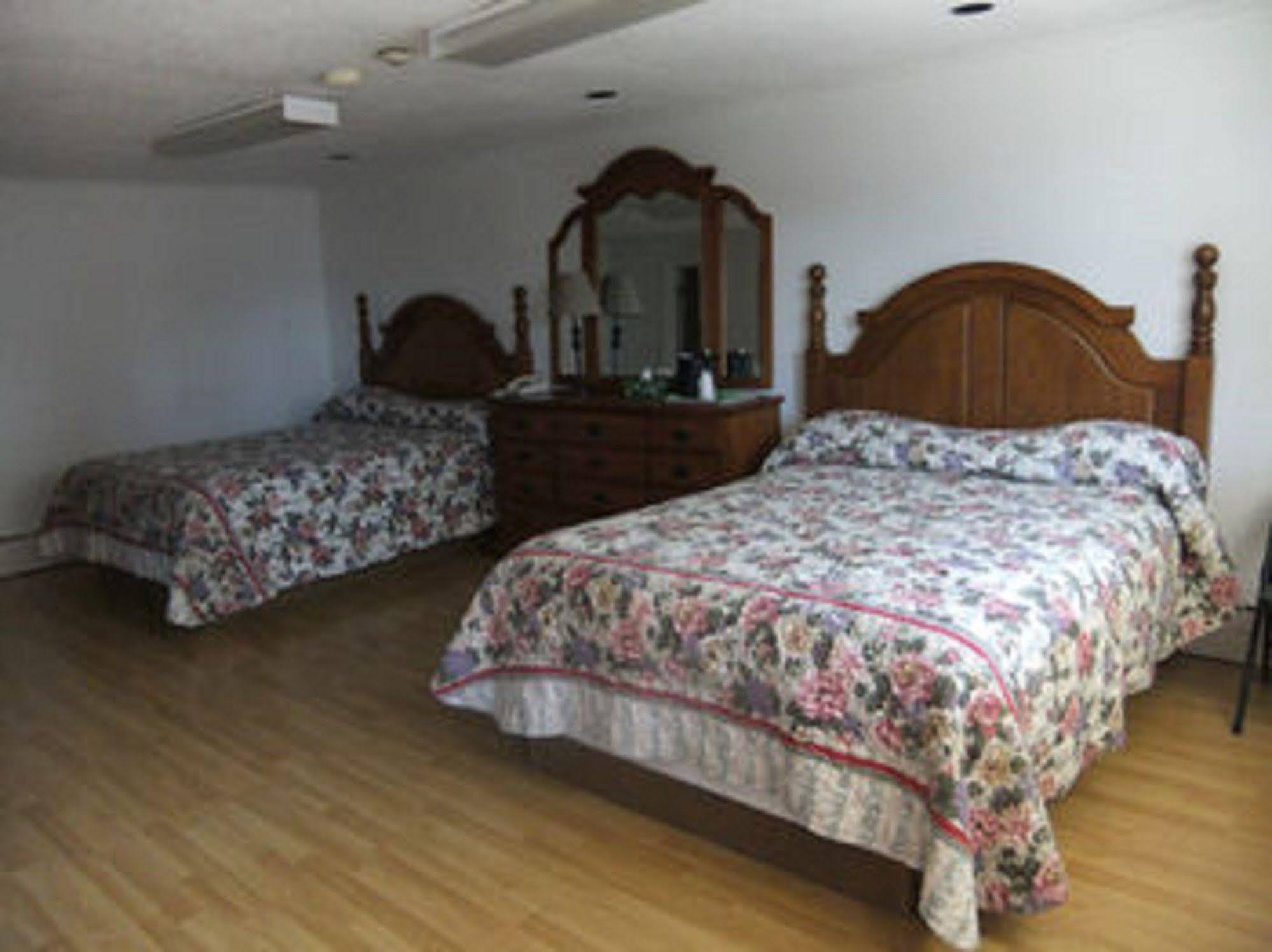 Stonehouse Motel And Restaurant Труро Экстерьер фото