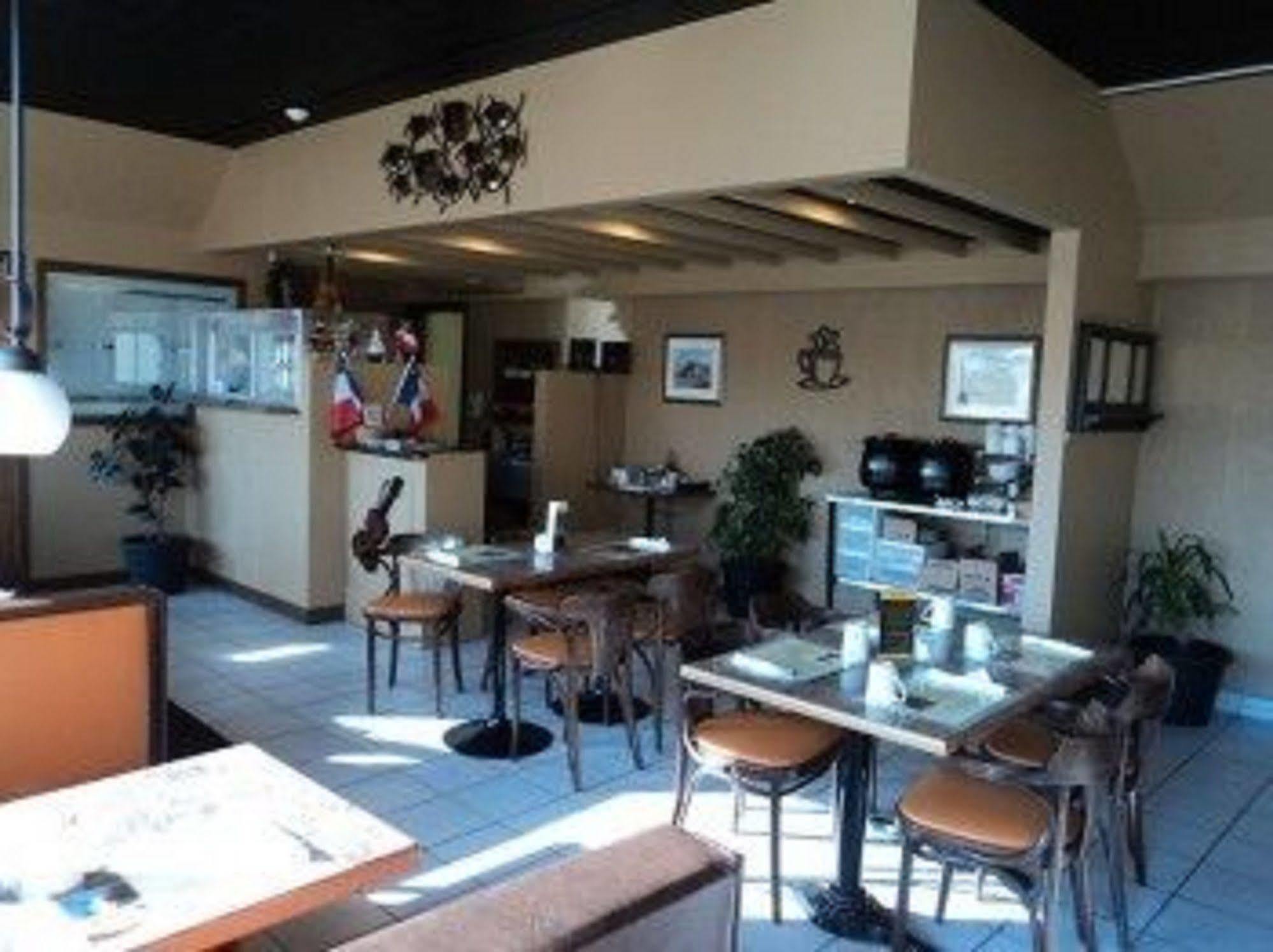 Stonehouse Motel And Restaurant Труро Экстерьер фото