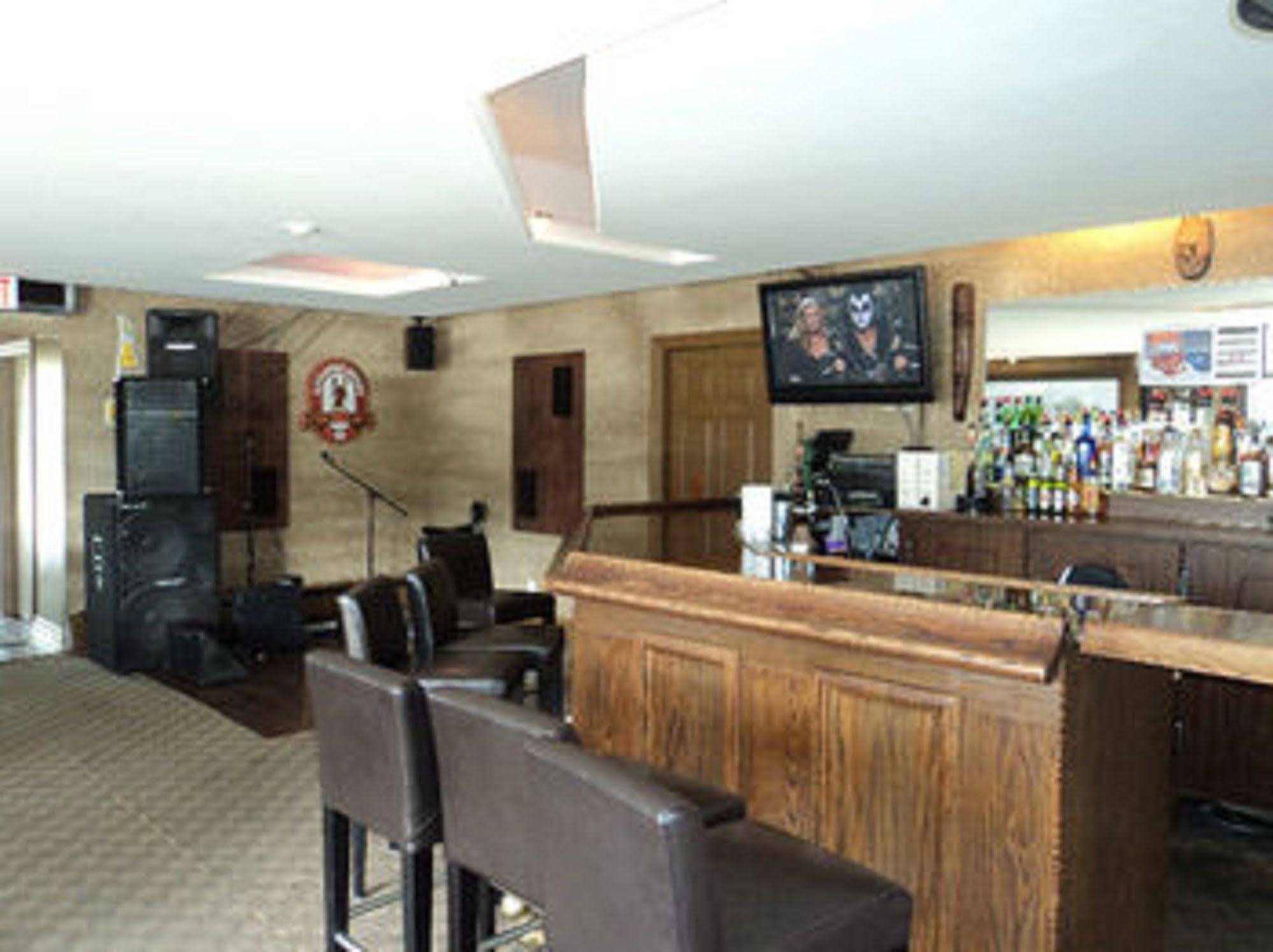 Stonehouse Motel And Restaurant Труро Экстерьер фото