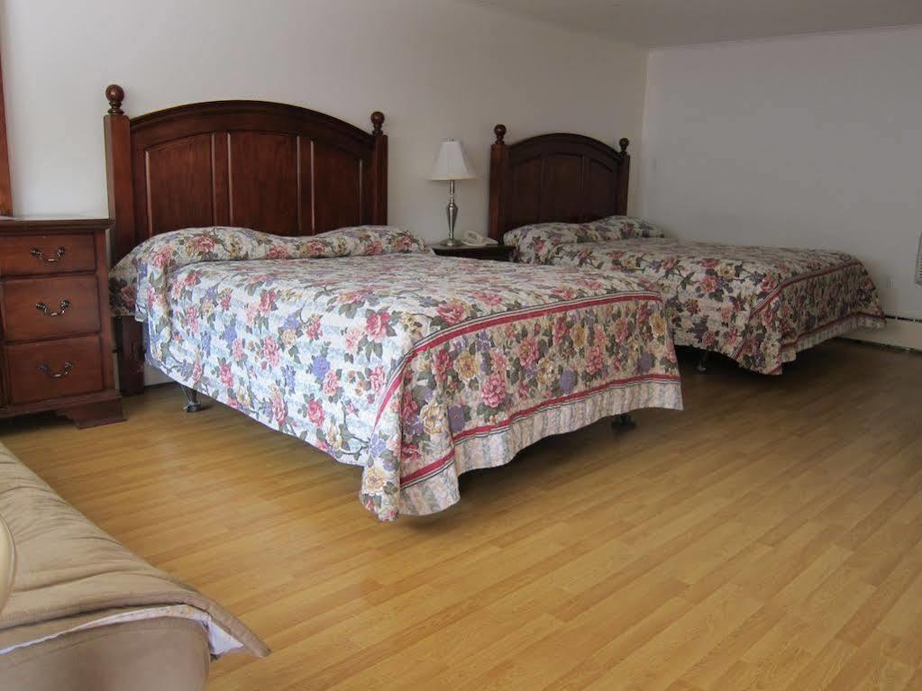 Stonehouse Motel And Restaurant Труро Экстерьер фото