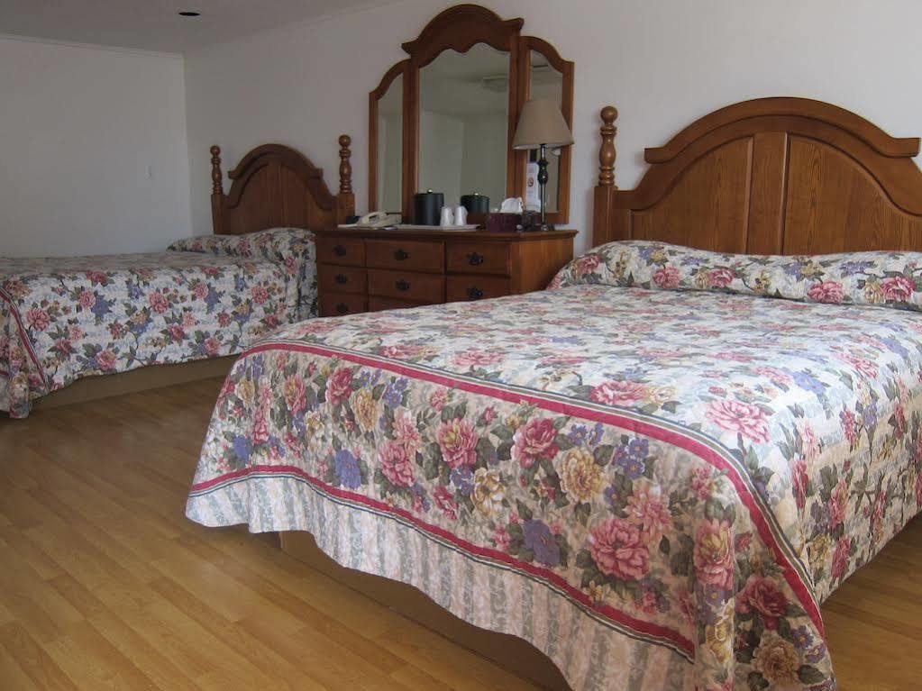 Stonehouse Motel And Restaurant Труро Экстерьер фото